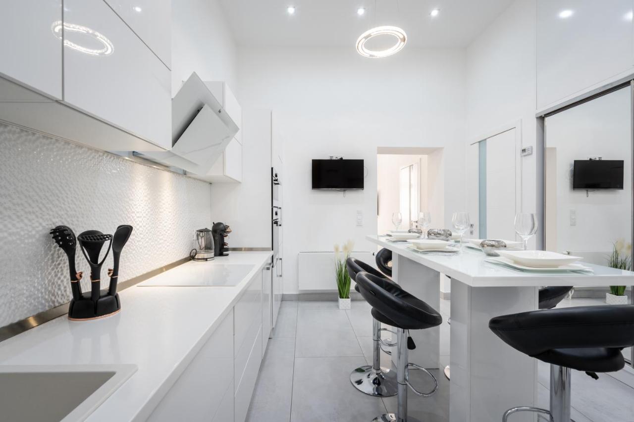 Opera Luxury Apartment With Free Parking 부다페스트 외부 사진